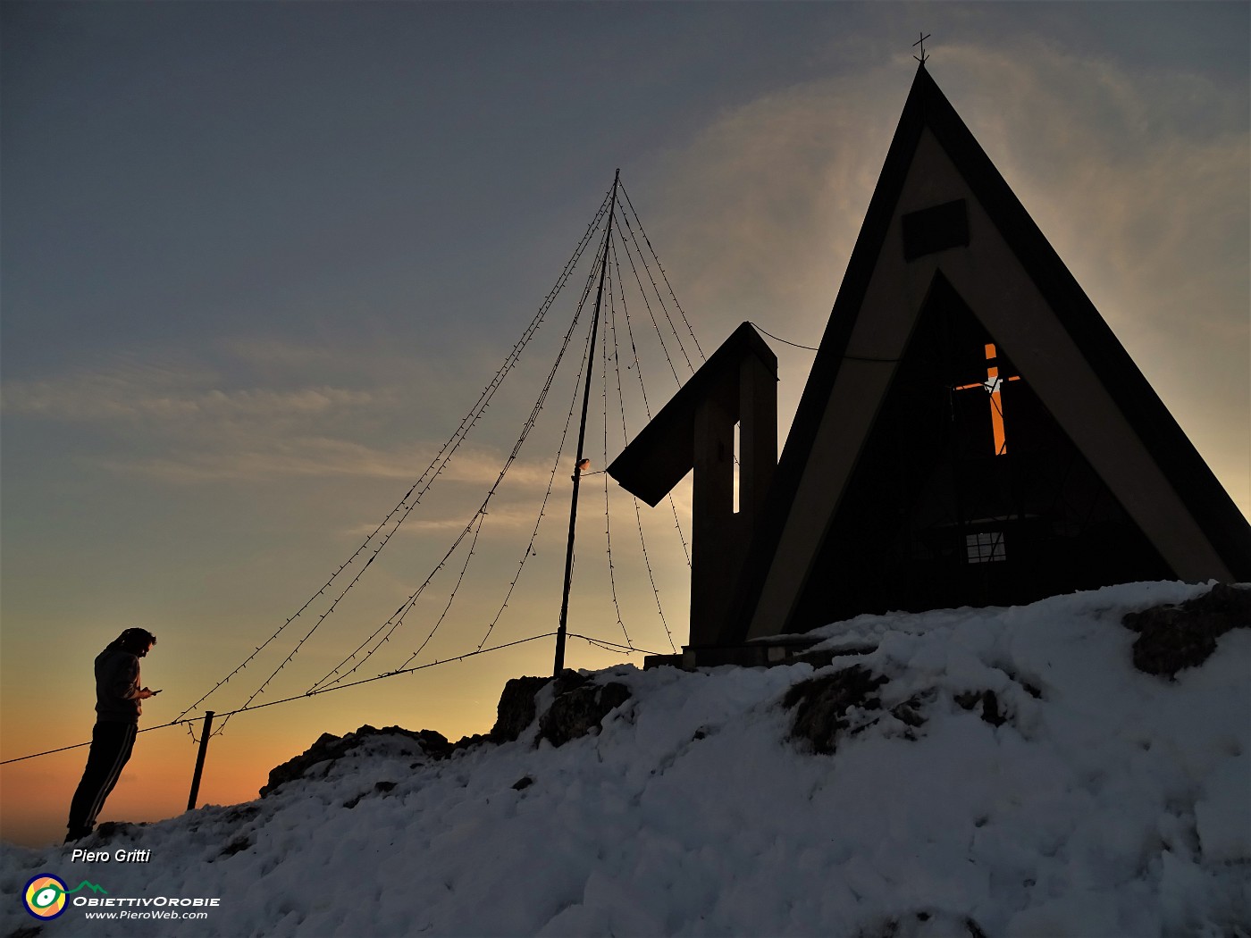 89 Luci del tramonto sul Pizzo Cerro con Luca.JPG